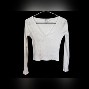 DIVIDED Basic White Long Sleeve V-Neck Shirt Size Med